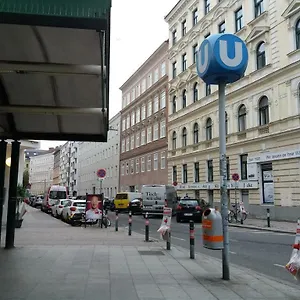 The White Apartamento